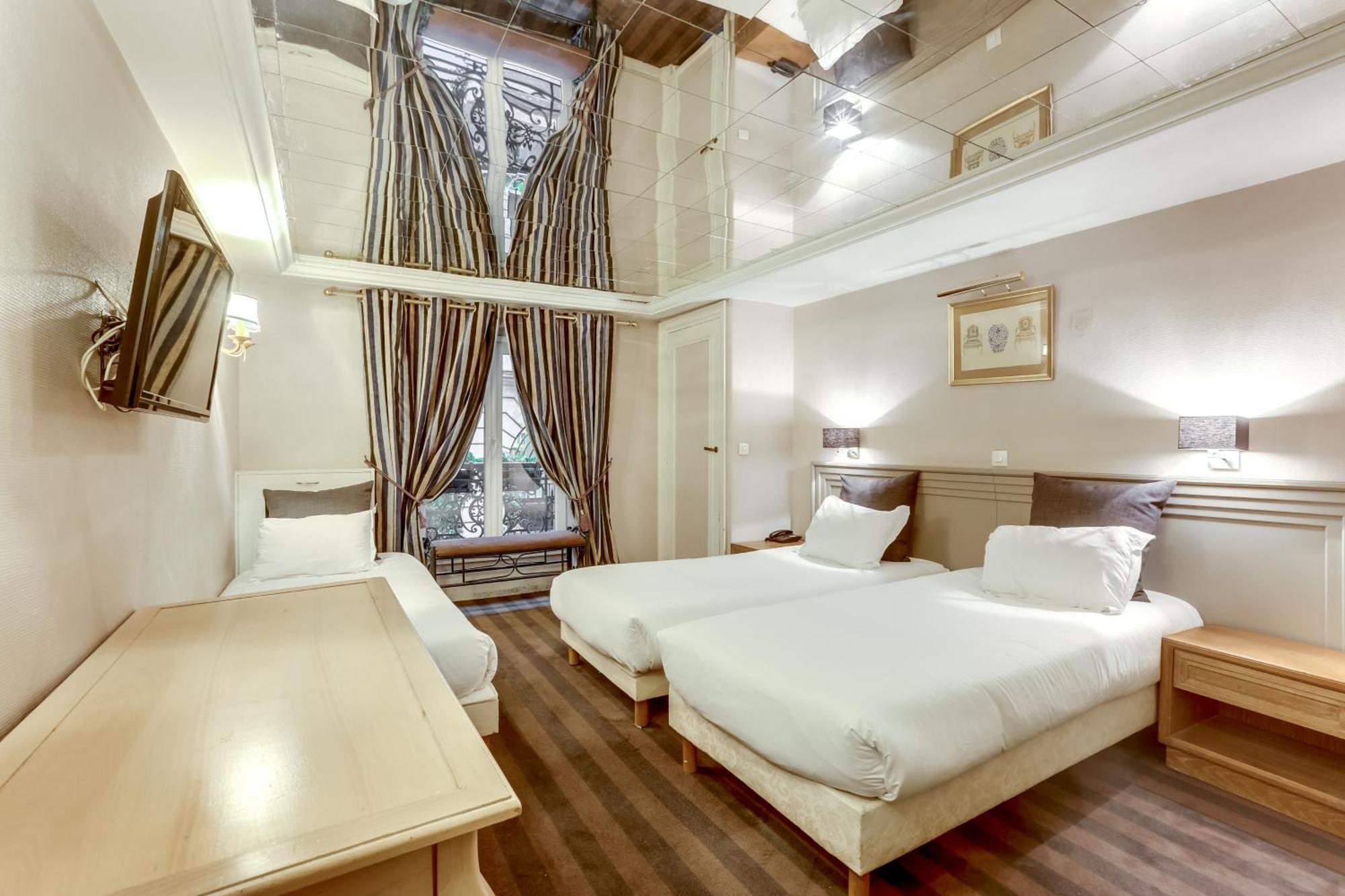 Triple Room with 3 Single Beds