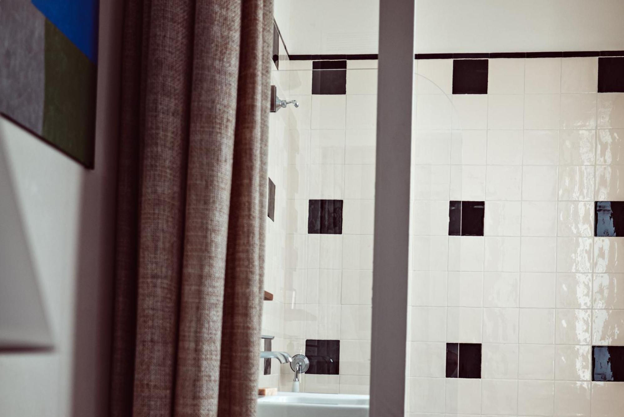 Double Room,1273981459:JPEG