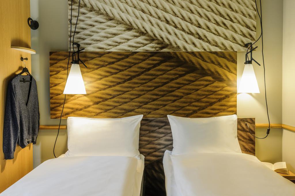 Standard Room with Two Single Beds