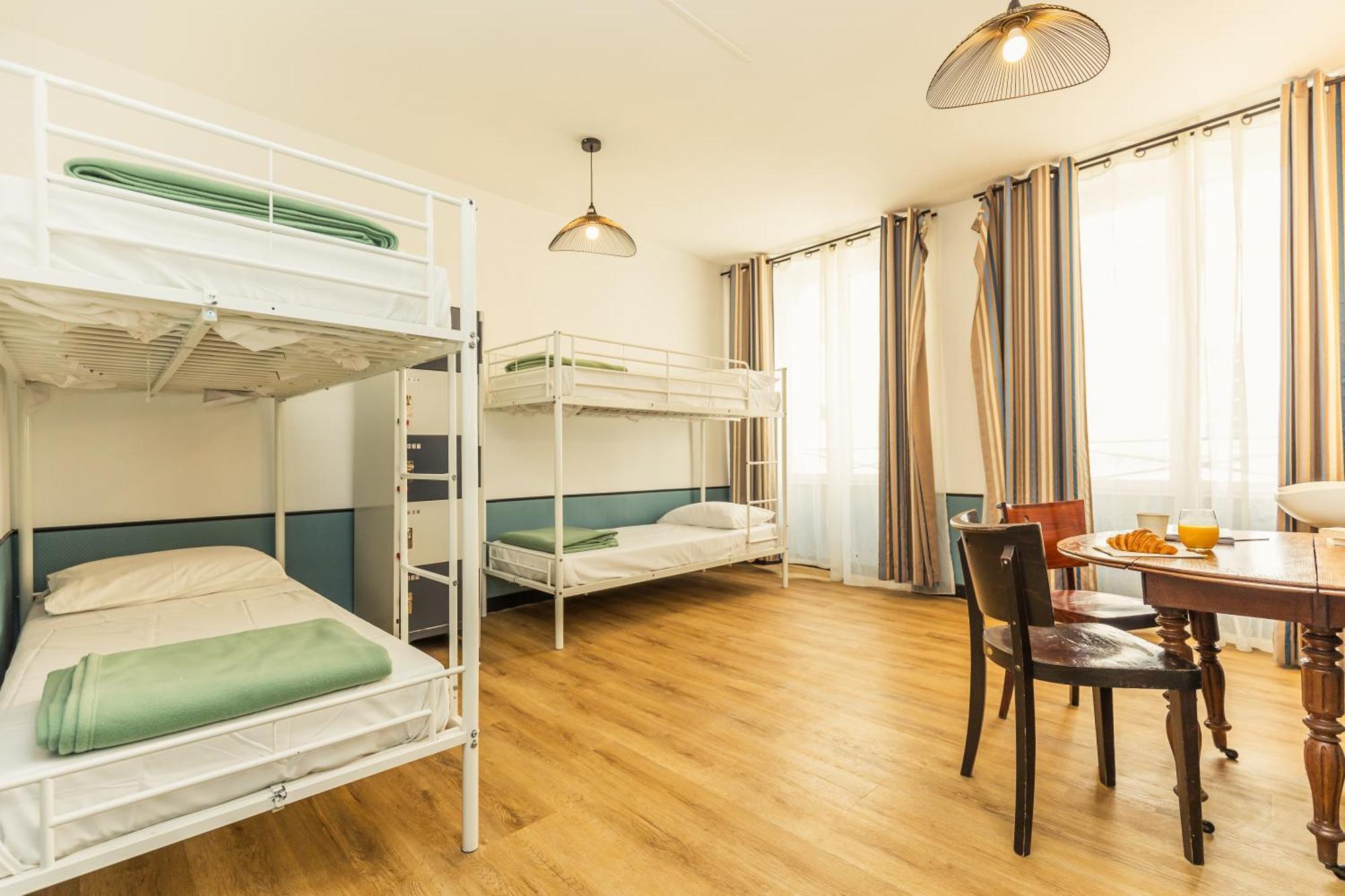 Bed in 6-Bed Female Dormitory Room with Private Bathroom