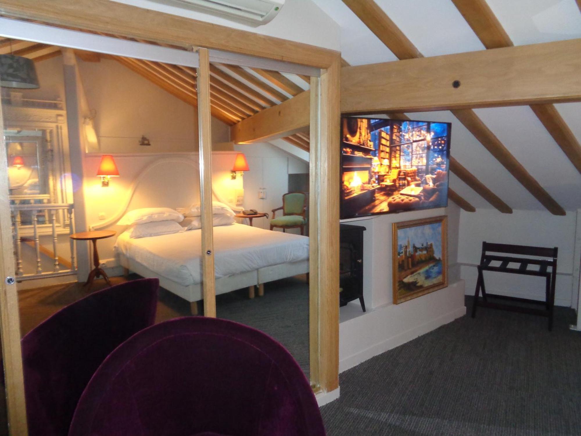 Superior Double Room with View on Notre-Dame