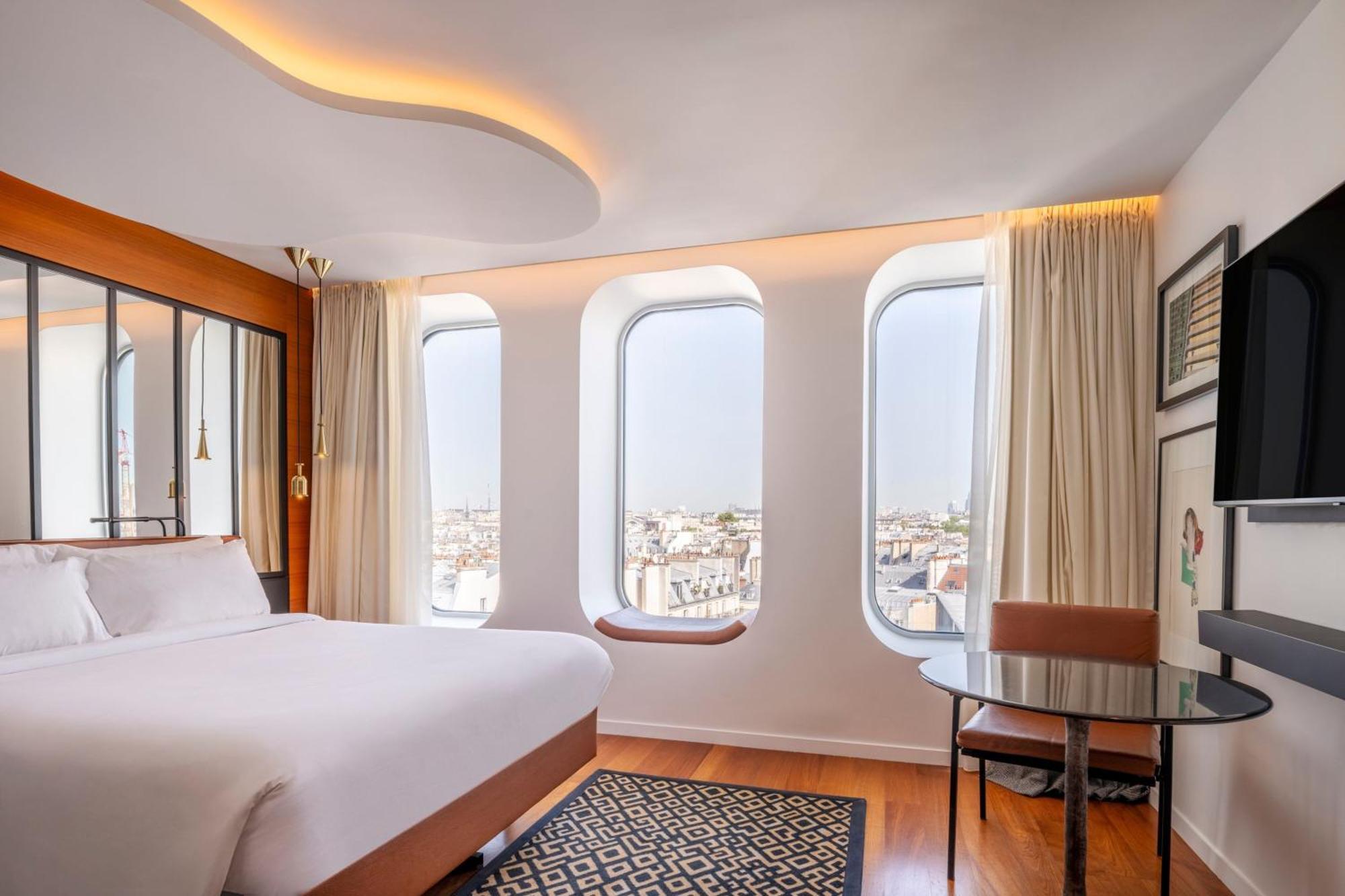 Urban View Room with Paris Rooftop View