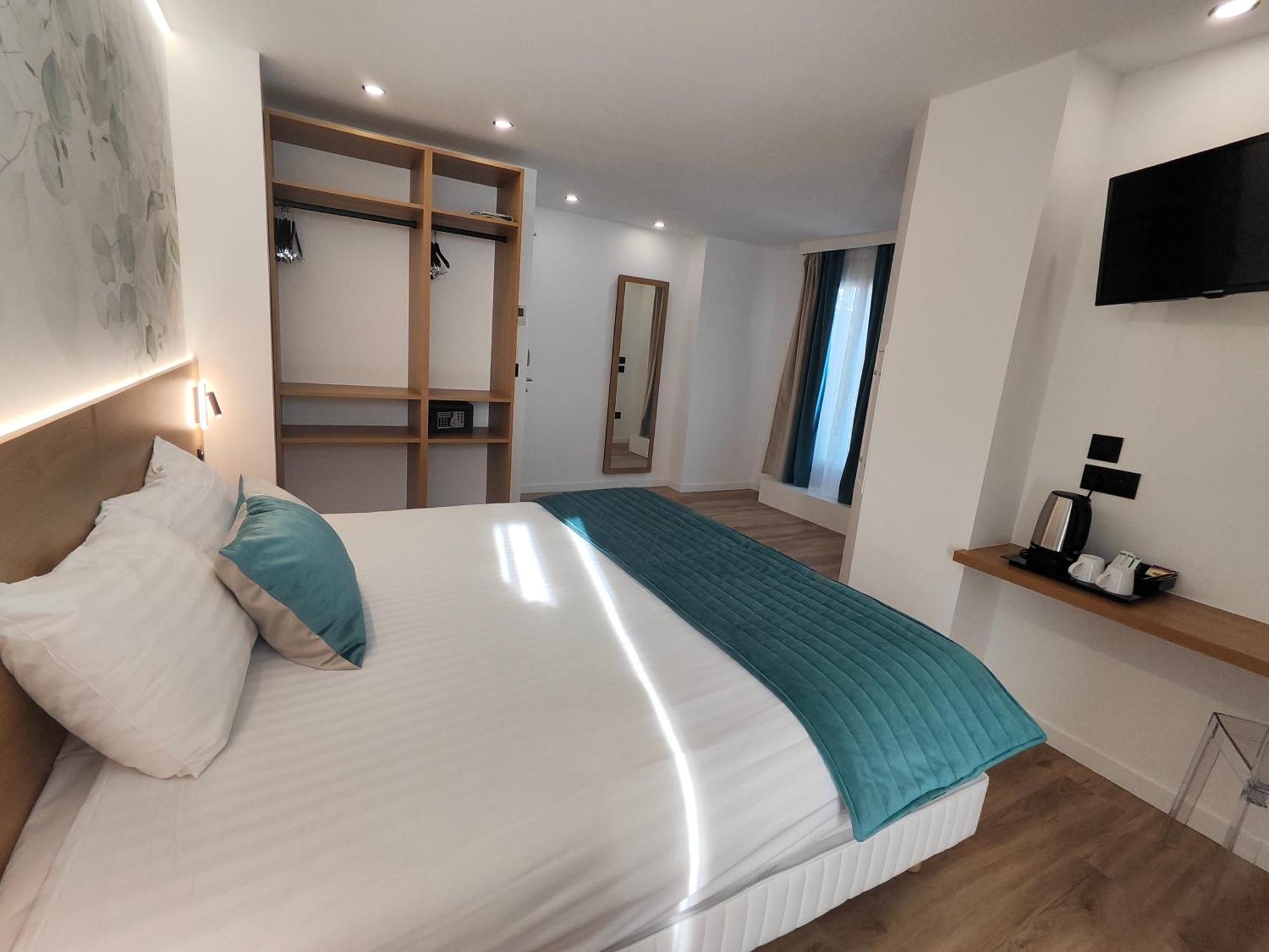 Deluxe Double Room Balcony,1681741485:JPEG
