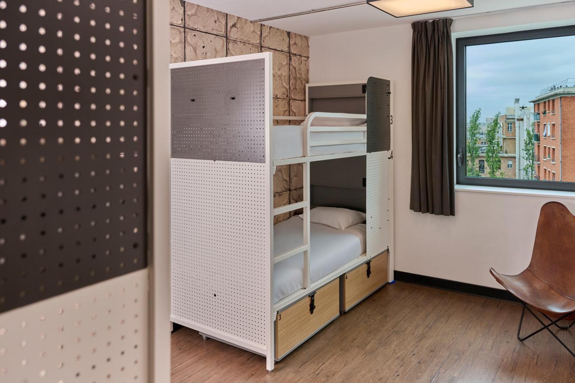 Bed 4 bed Dorm