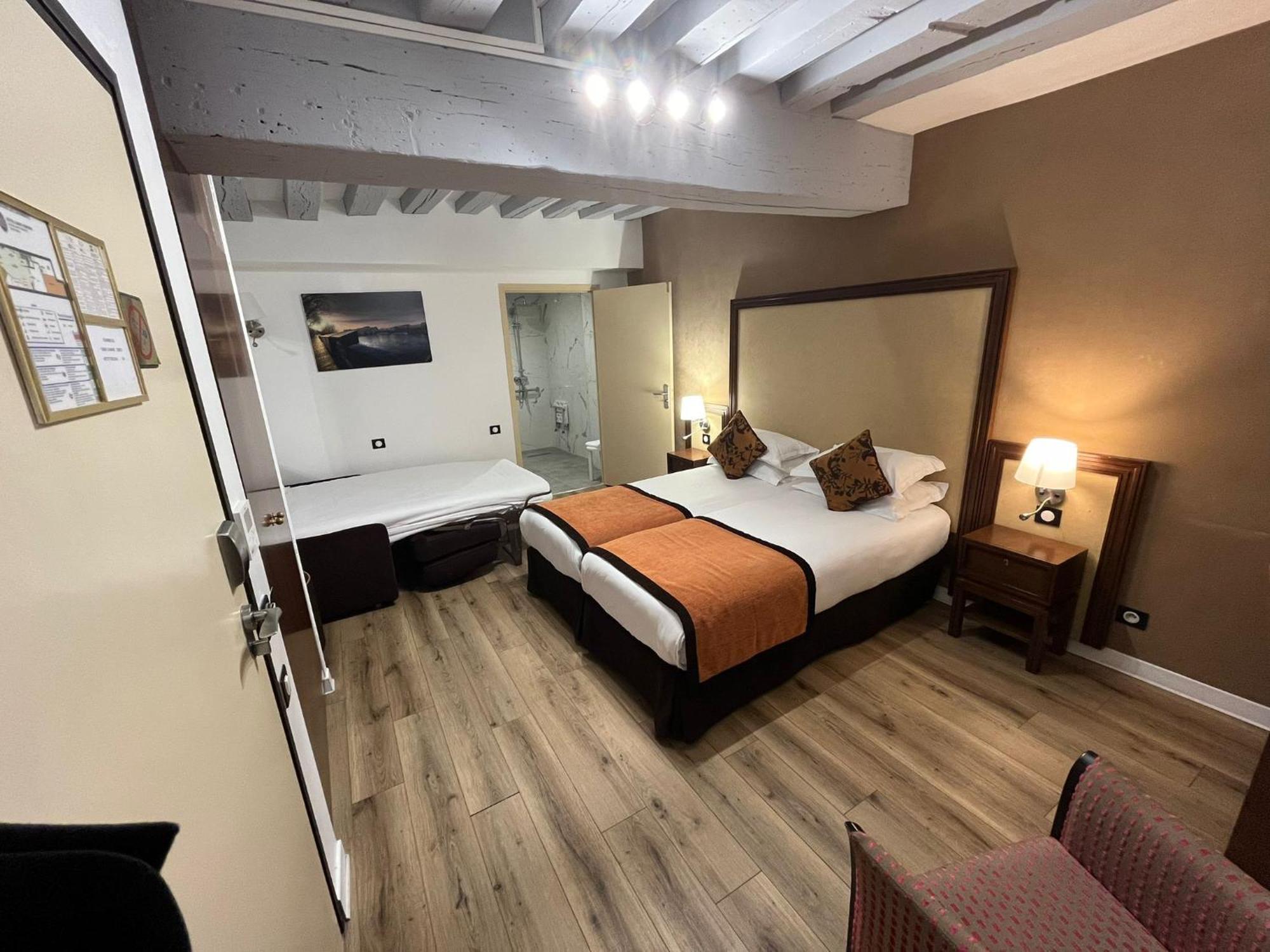 FAMILY Room Accessible to Persons Reduced Mobility Ground Floor Courtyard View