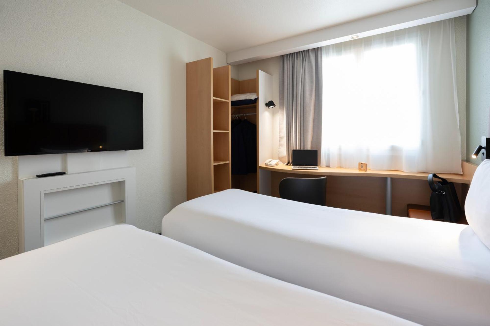 Two non-connecting Double rooms