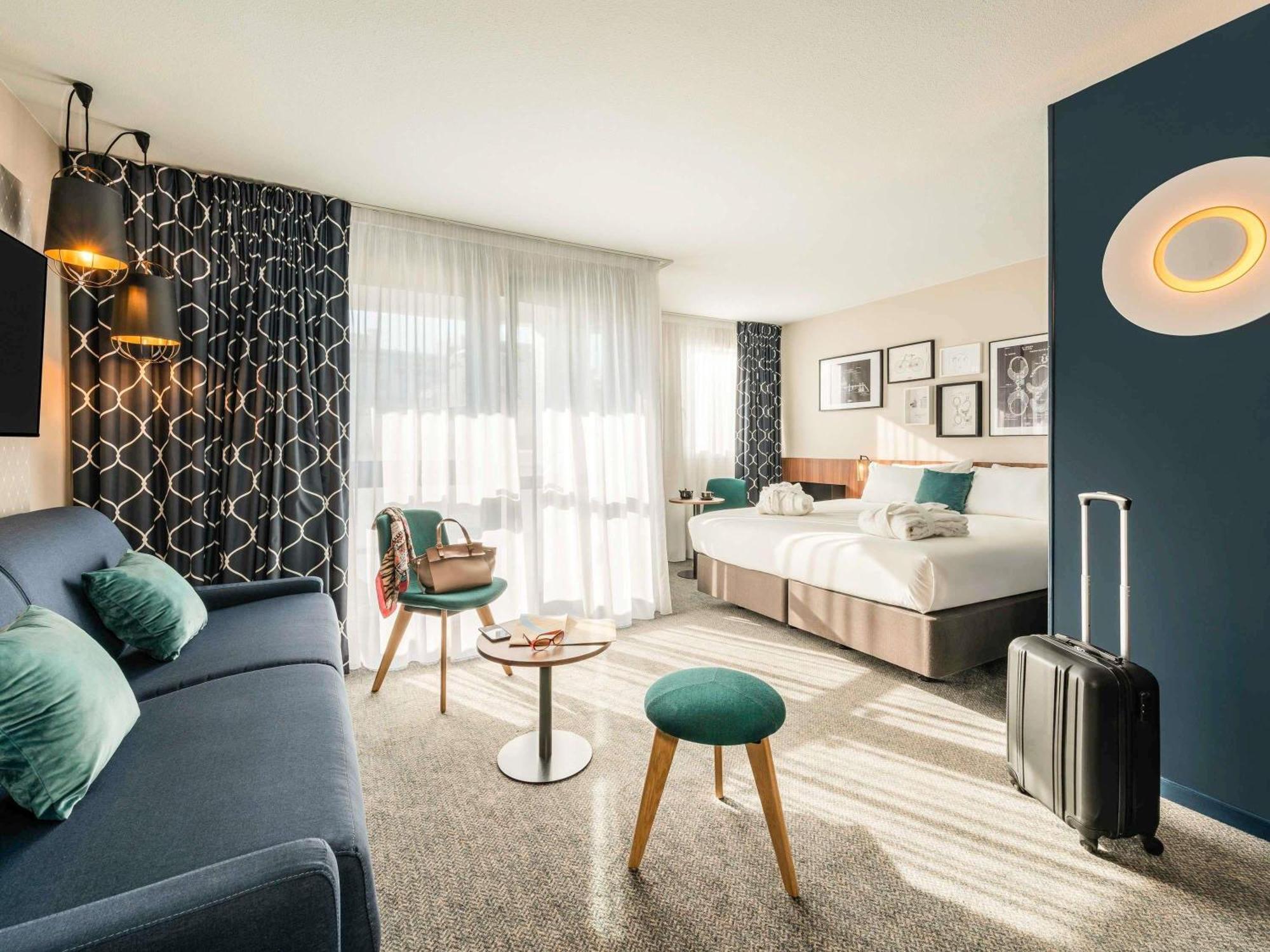 JUNIOR Suite, EIFFEL TOWER View, One DBL KING-SIZ E Bed AND Sofa Bed FOR Two PPL