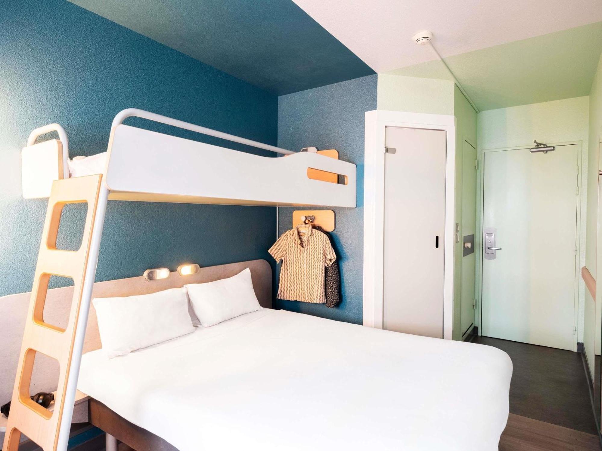Triple Room One Double Bed One Bunk Bed,1772938784:JPEG