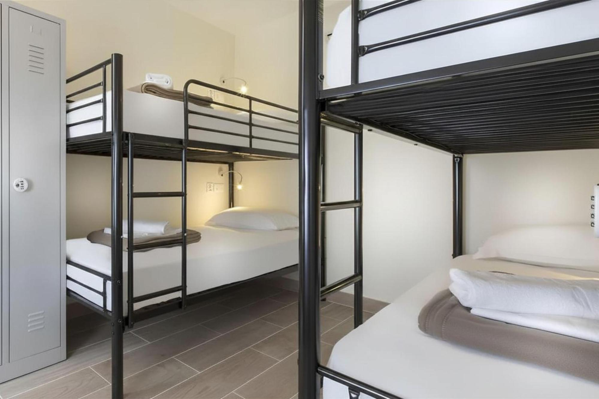 Bed 8-Bed Mixed Dormitory Room