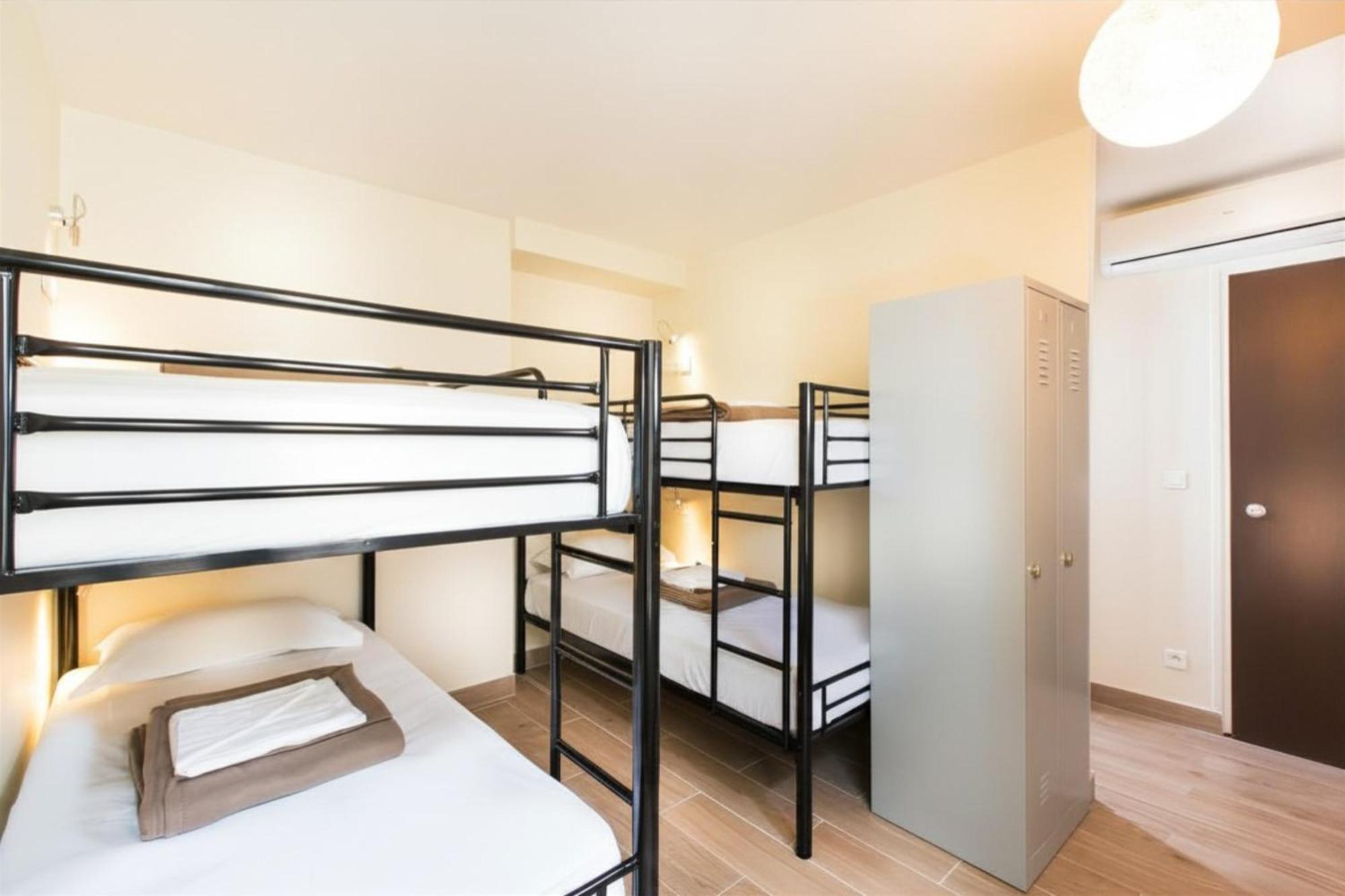 Bed 8-Bed Mixed Dormitory Room