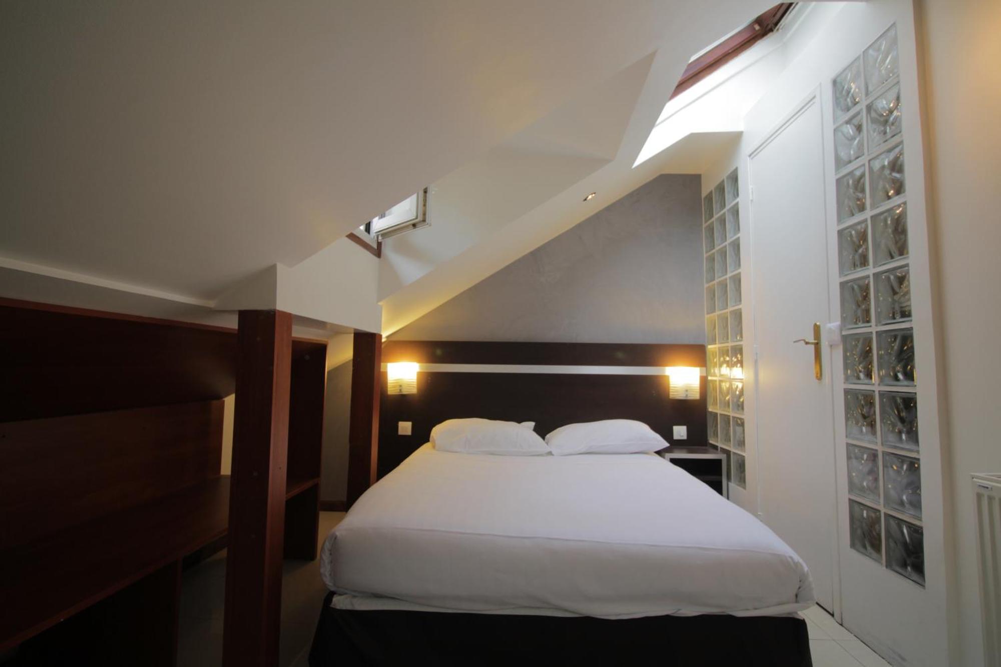 Standard Single Room,1527861088:JPEG
