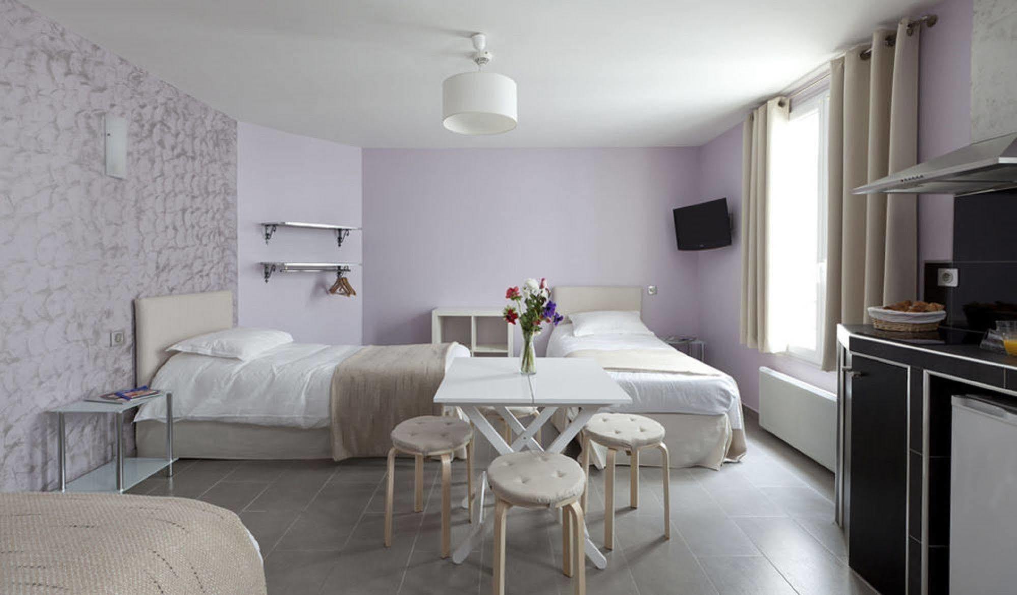 Studio (4 Adults)