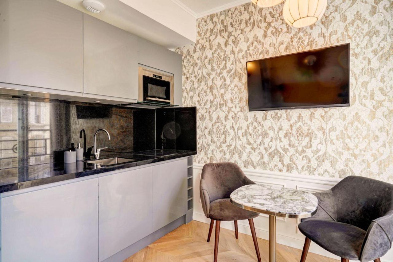 Studio Apartment with City View at 44