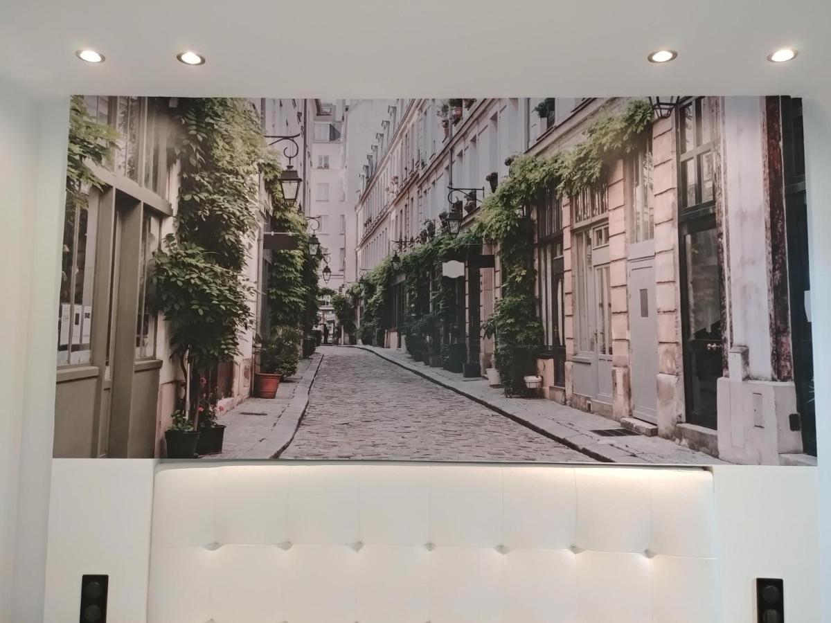 Superior double or twin with street view or courtyard
