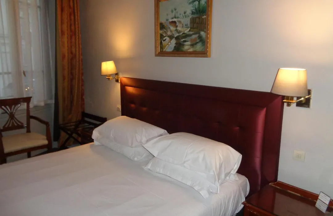 Hotel Les Degres De Notre Dame-1