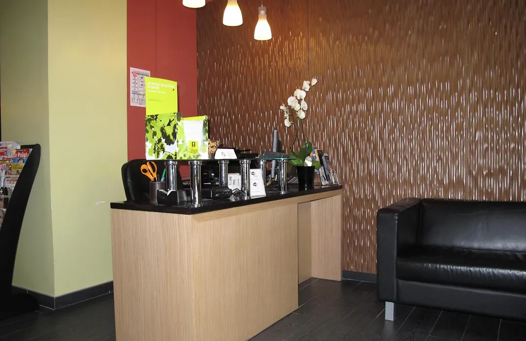 Source Hotel-1
