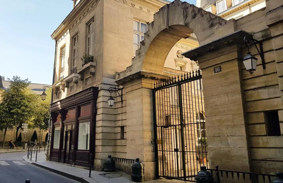 Assia & Nathalie - Luxury B&B Marais-1