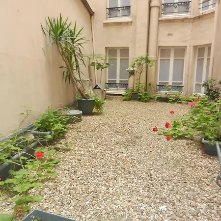 Hotel Du Pre-2