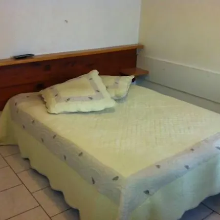 Hipotel Paris Bordeaux Menilmontant-3