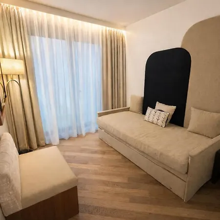 Card Hotel-2