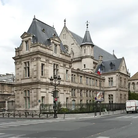 Temple Apartments Paris-3